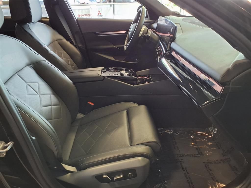 Used 2024 BMW 540i xDrive w/ Executive Package AWD/4WD image 9