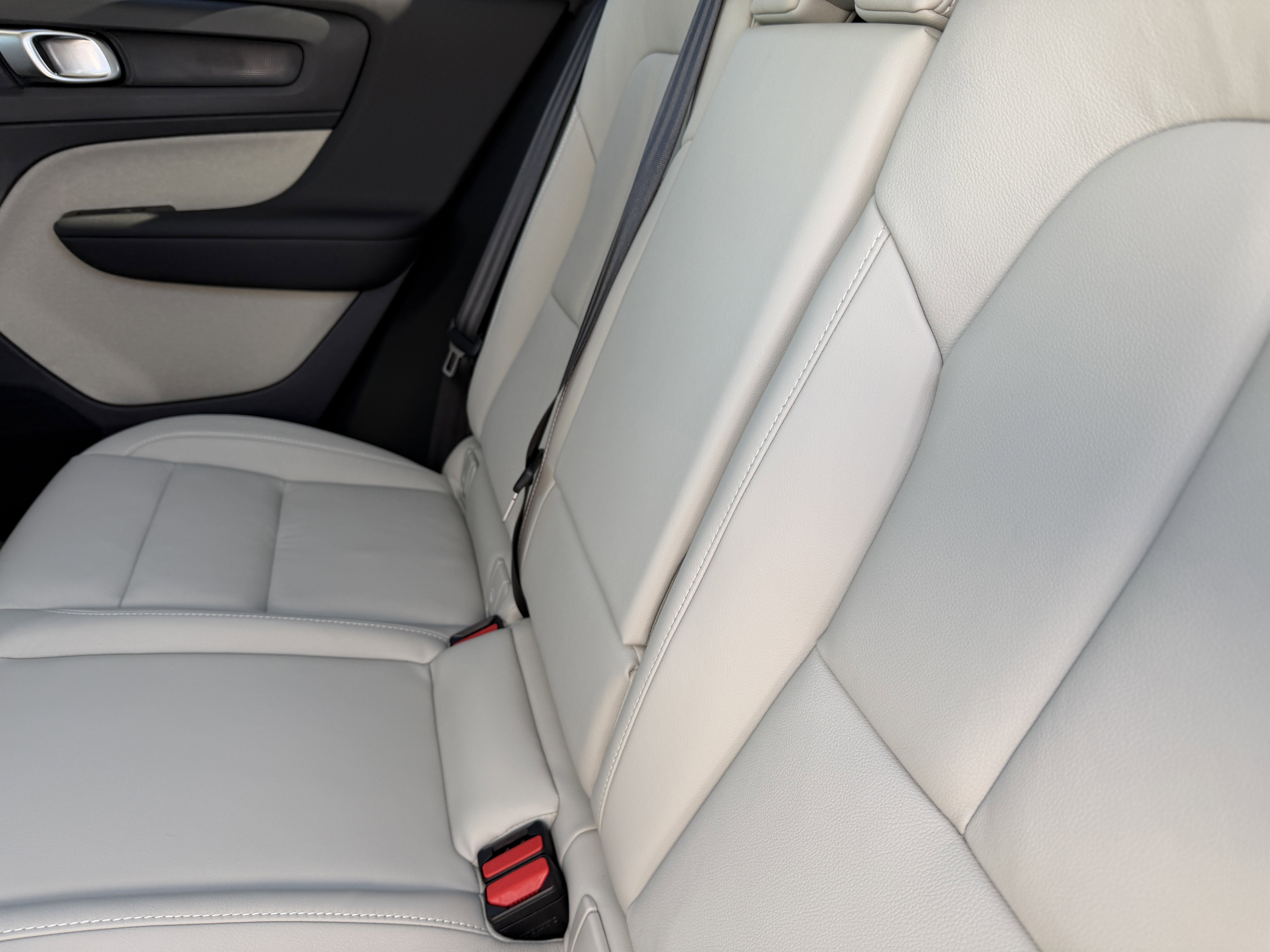 New 2026 Volvo XC40 B5 Plus w/ Climate Package image 16