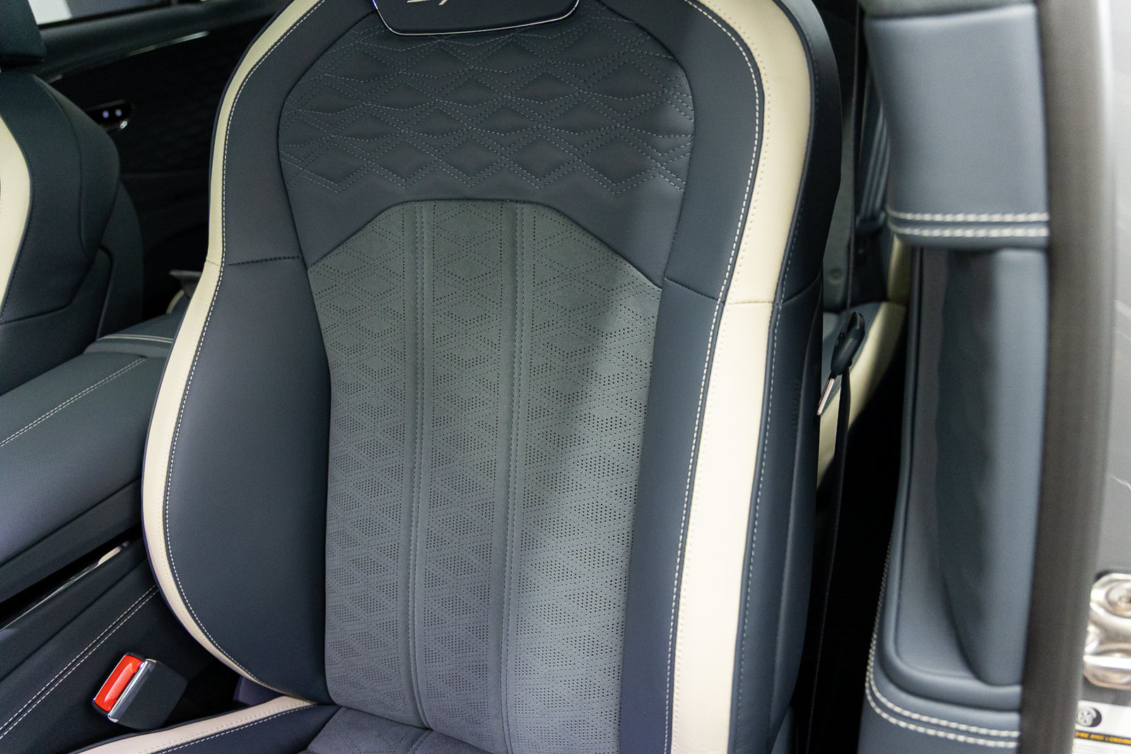 New 2026 Bentley Flying Spur Plug-In Hybrid AWD/4WD image 31