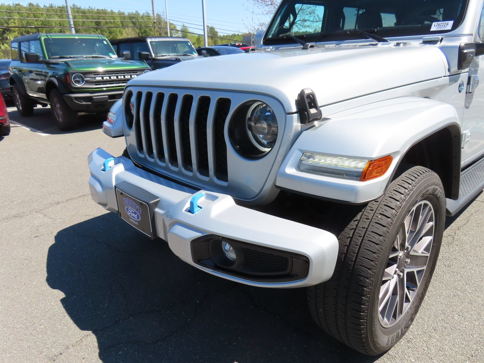 Used 2023 Jeep Wrangler Unlimited Sahara AWD/4WD image 9