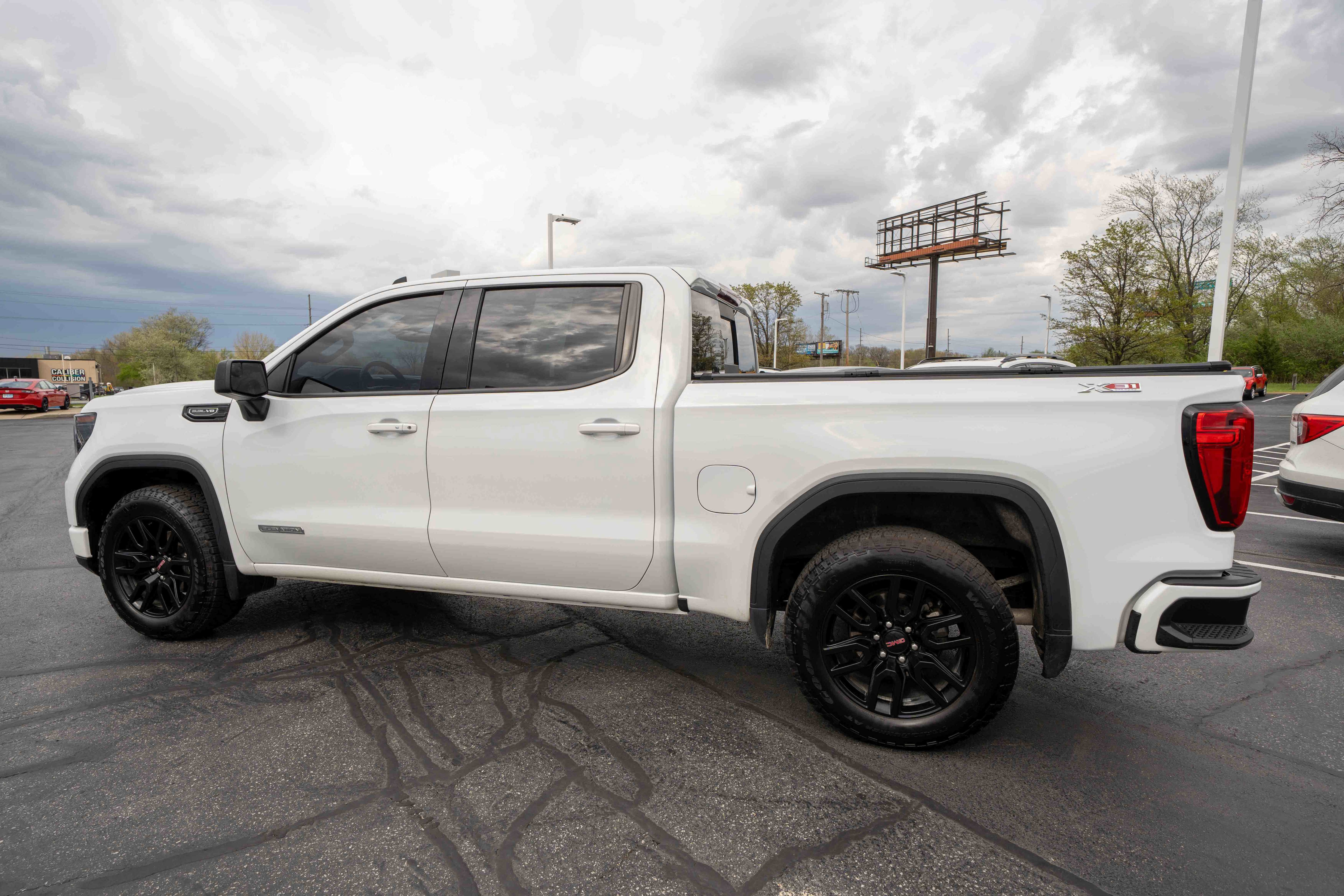 Used 2023 GMC Sierra 1500 Elevation w/ Preferred Package AWD/4WD image 4
