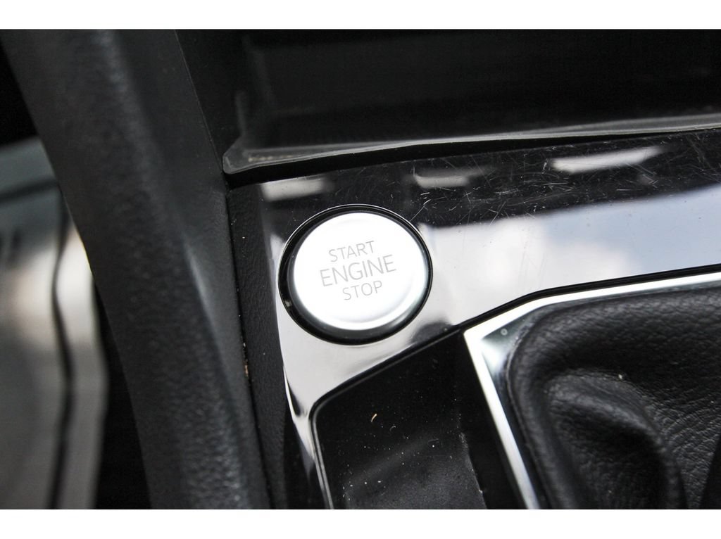 Used 2024 Volkswagen Taos SE w/ Panoramic Sunroof Package FWD image 30