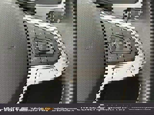 Used 2021 Volkswagen Atlas Cross Sport SE image 17