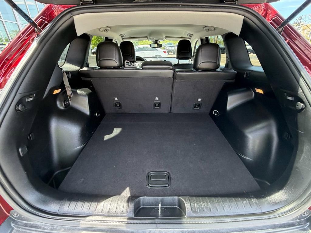 Used 2019 Jeep Cherokee Trailhawk w/ Cold Weather Group AWD/4WD image 15