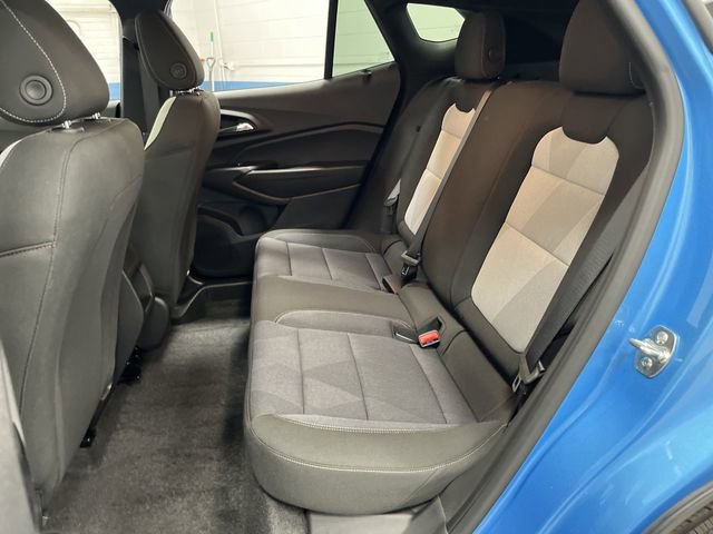 Used 2025 Chevrolet Trax RS w/ Sunroof Package image 27