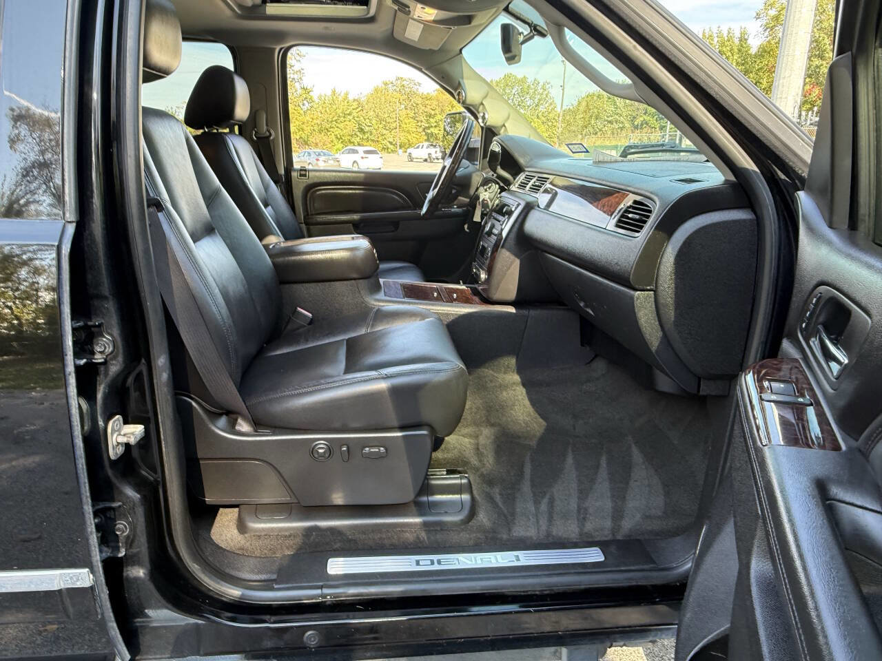 Used 2011 GMC Sierra 2500 Denali w/ Suspension Package, Off-Road image 32