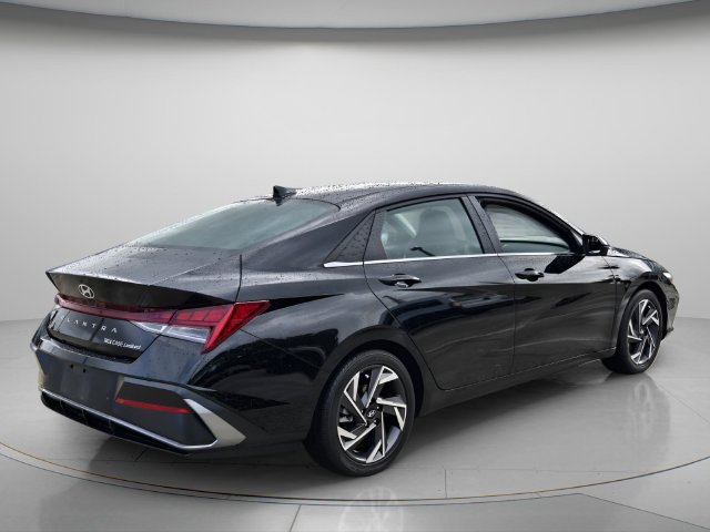 Used 2024 Hyundai Elantra Limited FWD image 6