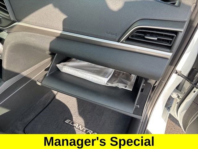 Used 2019 Hyundai Elantra SE w/ Cargo Package image 39