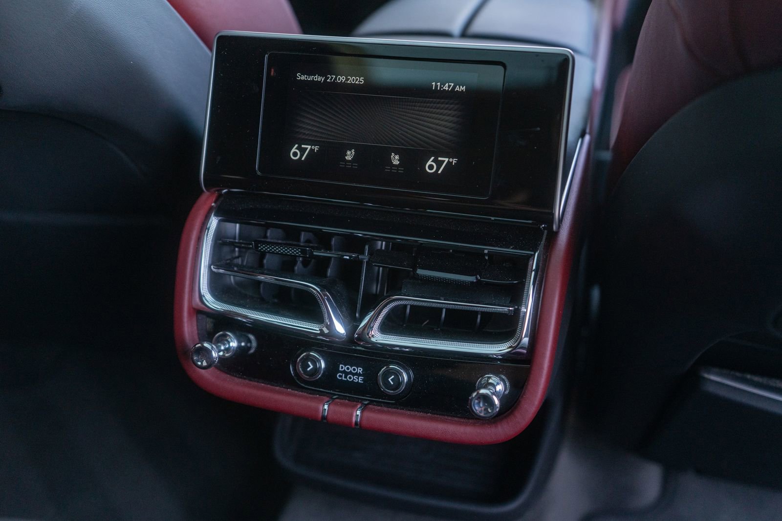 Certified 2024 Bentley Bentayga Extended Wheelbase image 37