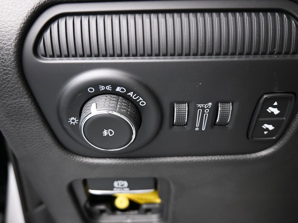 Used 2023 Jeep Wagoneer L Series III w/ Preferred Equipment Group image 32