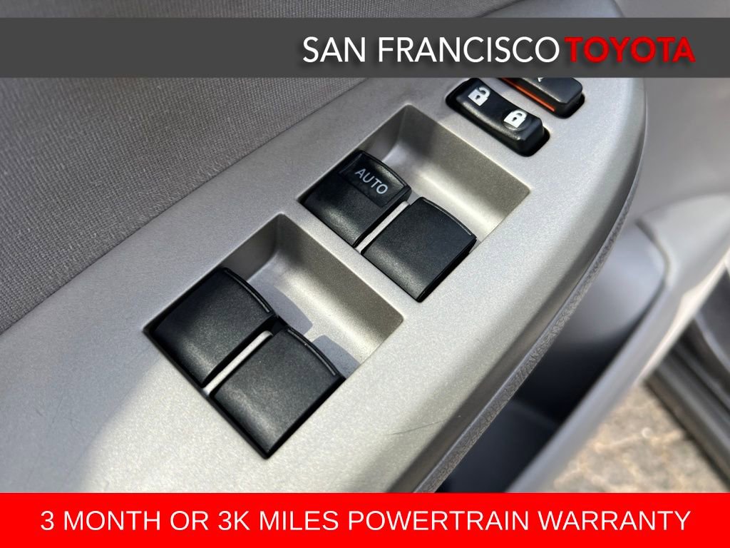 Used 2013 Toyota Corolla LE image 31