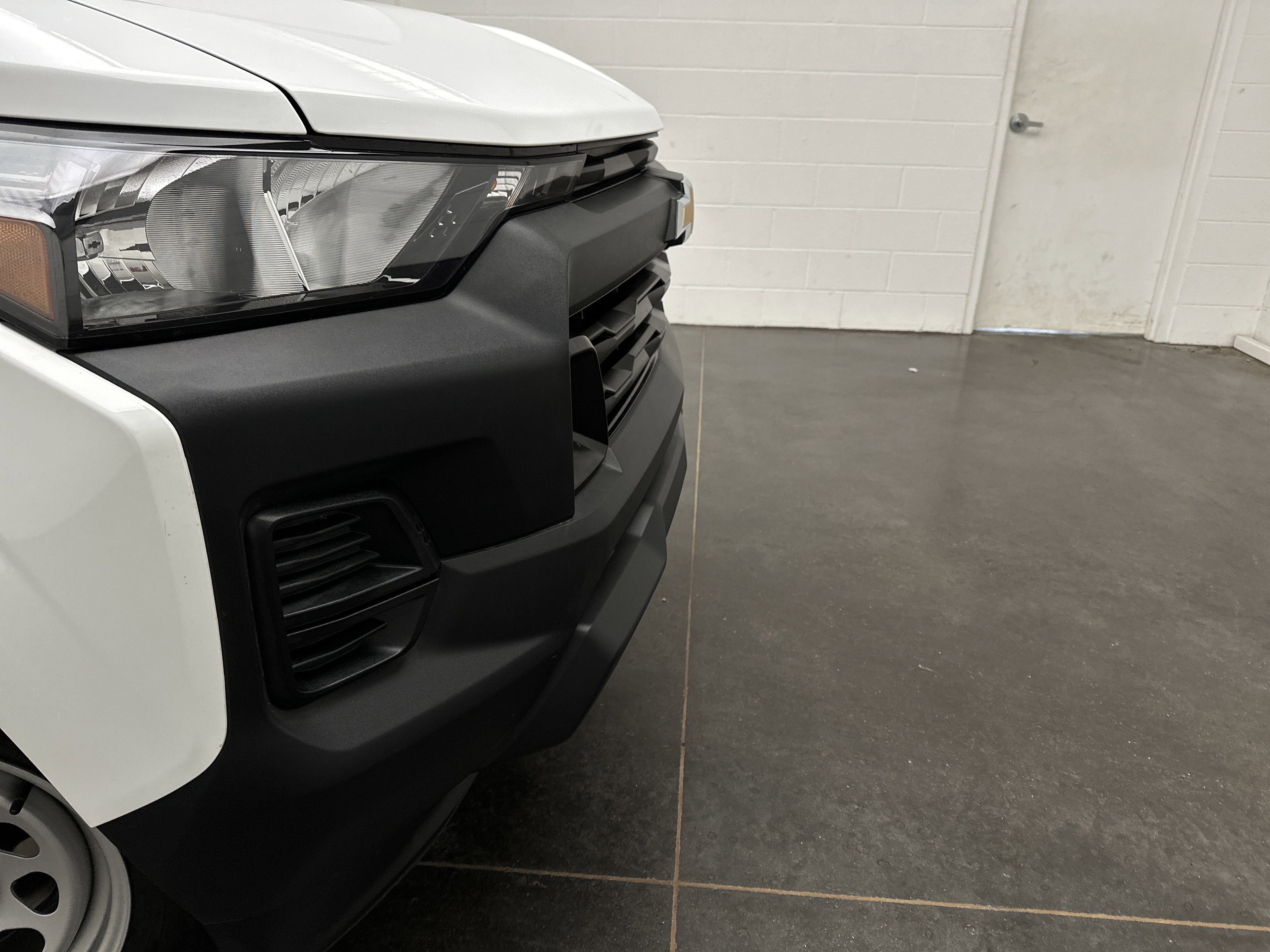 Used 2024 Chevrolet Colorado W/T image 2