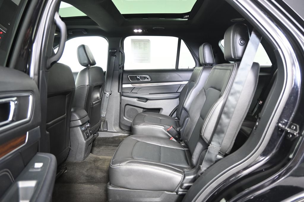 Used 2018 Ford Explorer Limited w/ Equipment Group 301A AWD/4WD image 19
