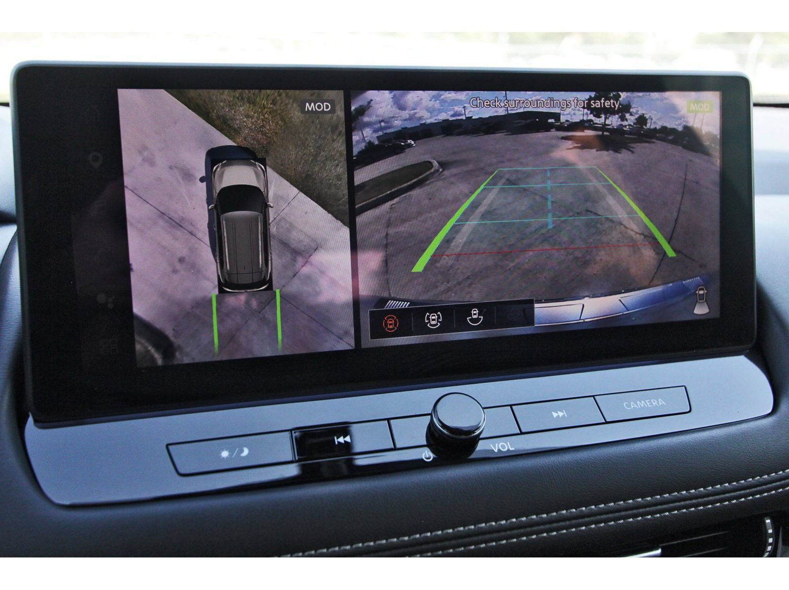 Certified 2025 Nissan Rogue Platinum w/ Tech Package FWD image 25
