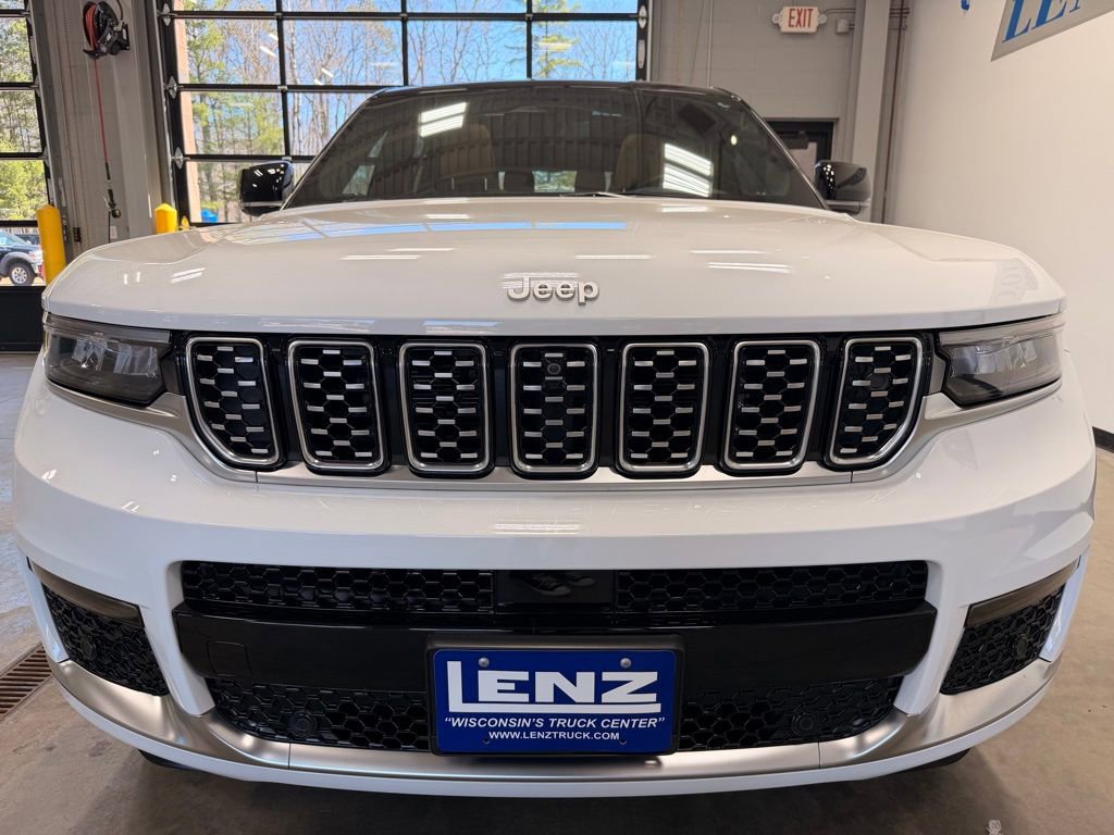 Used 2024 Jeep Grand Cherokee L Summit AWD/4WD image 3