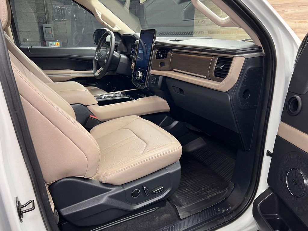 Used 2024 Ford Expedition Limited w/ Excursion Package AWD/4WD image 8