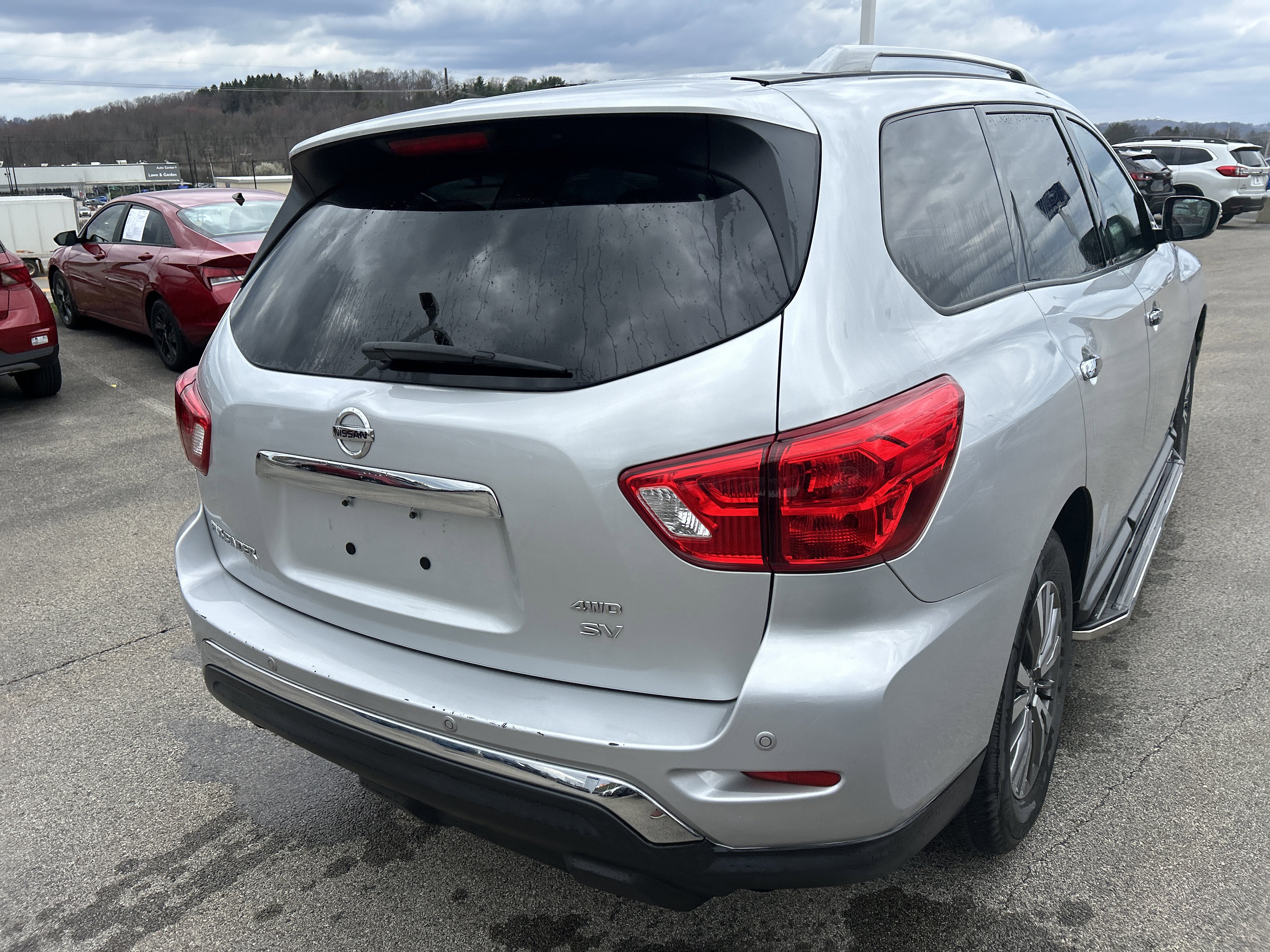 Used 2020 Nissan Pathfinder SV image 9