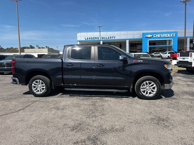 Used 2023 Chevrolet Silverado 1500 LT AWD/4WD image 2