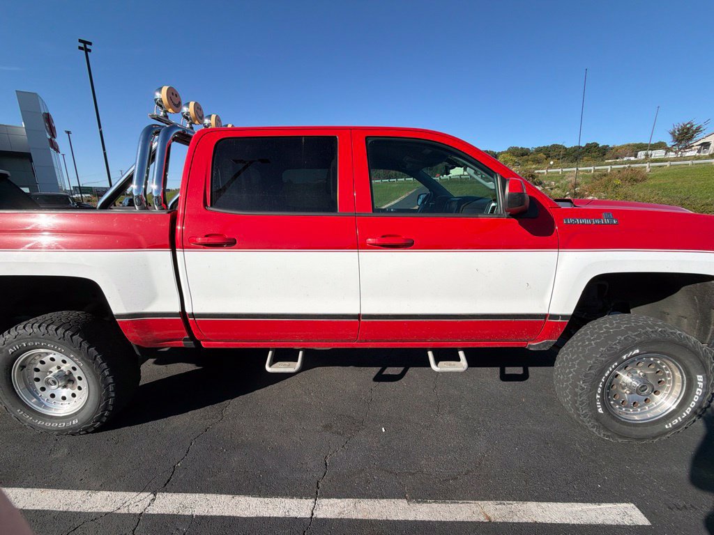 Used 2018 Chevrolet Silverado 1500 LT w/ All Star Edition AWD/4WD image 11