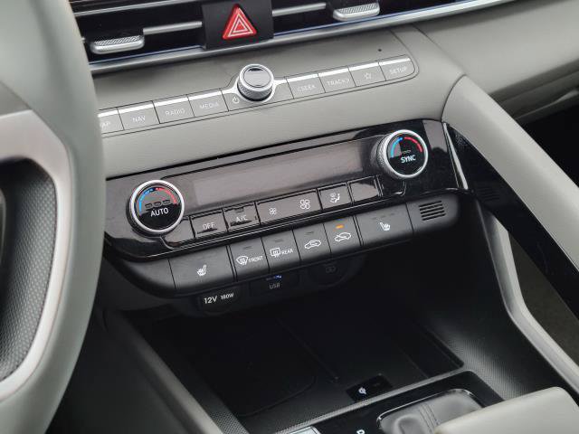 Used 2025 Hyundai Elantra SEL FWD image 22