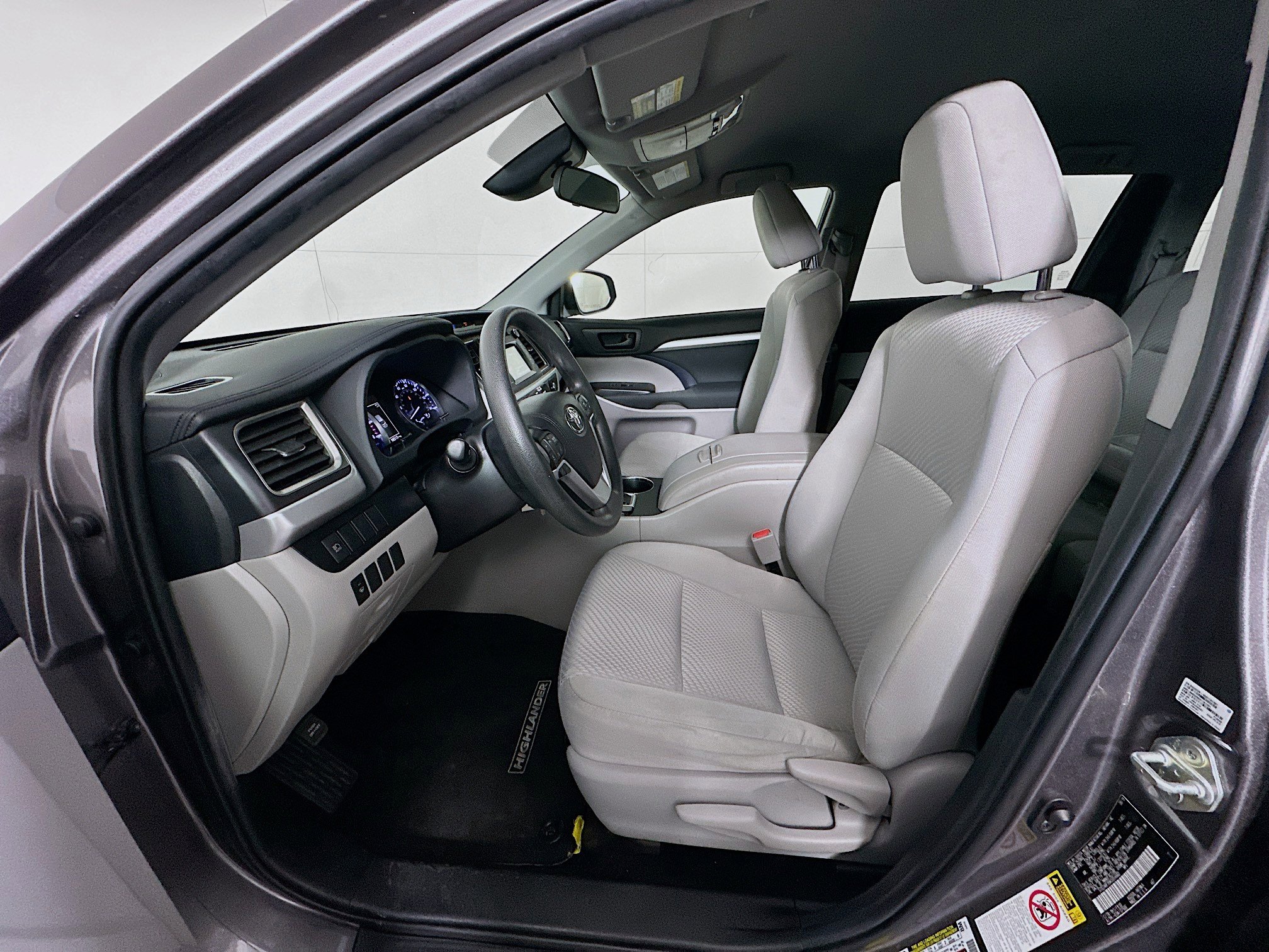 Used 2019 Toyota Highlander LE image 13