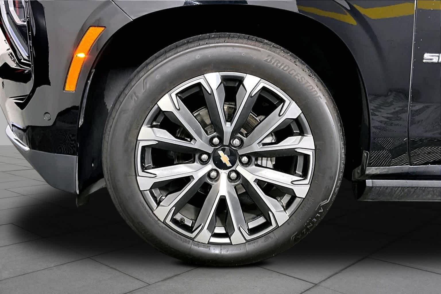 Used 2025 Chevrolet Suburban High Country image 10