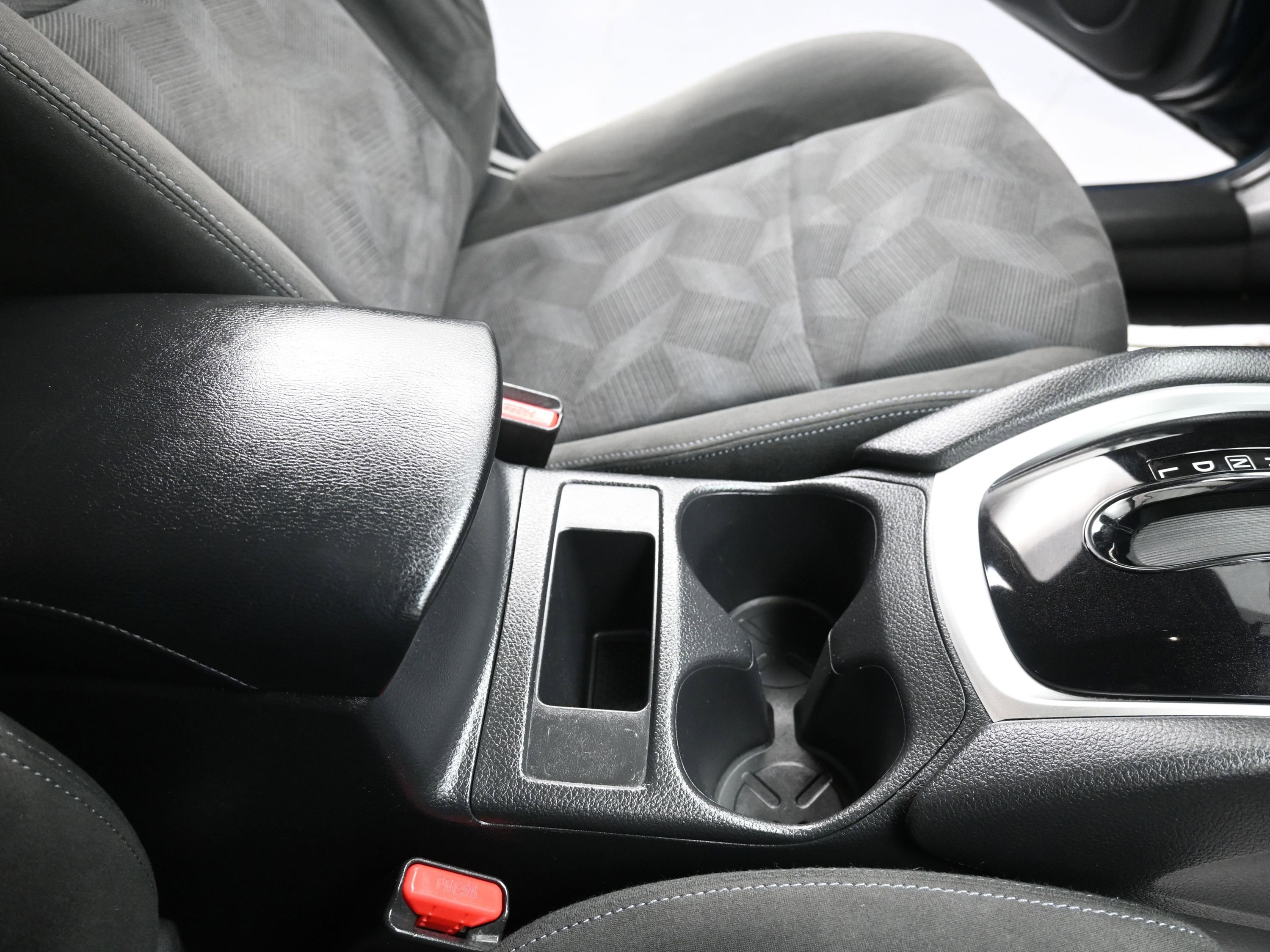 Used 2015 Nissan Rogue SV image 28