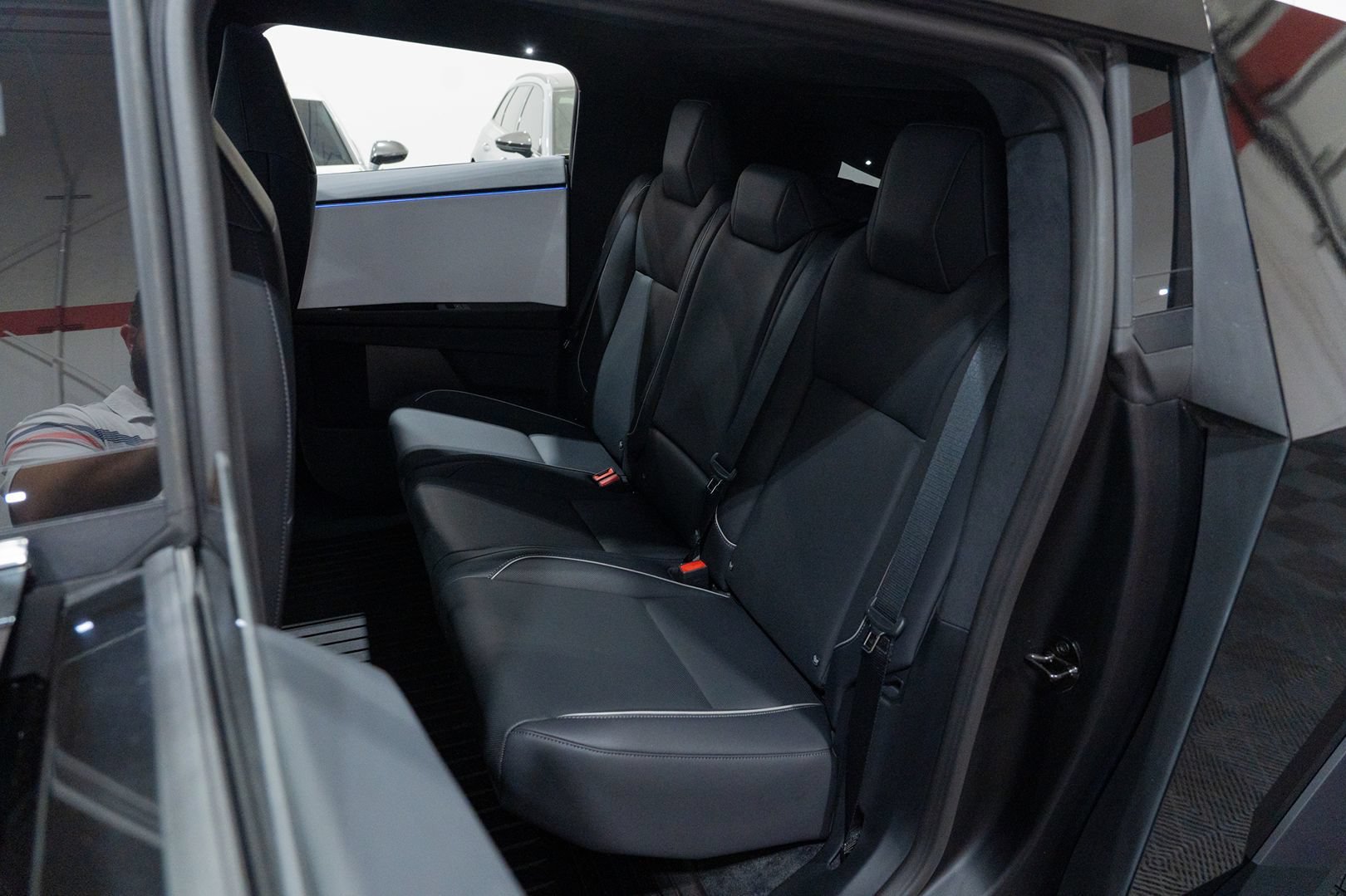 Used 2024 Tesla Cybertruck AWD Crew Cab image 25