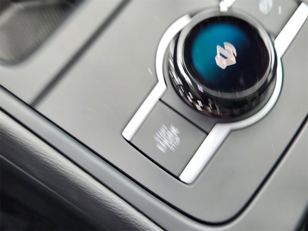 New 2025 Volkswagen Tiguan SE image 13