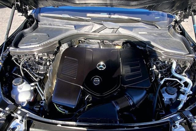 Used 2025 Mercedes-Benz GLC 300 4MATIC image 25