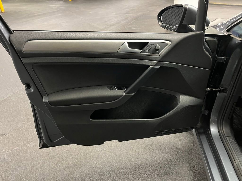 Used 2017 Volkswagen Golf S image 14