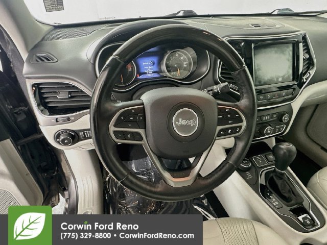 Used 2019 Jeep Cherokee Overland w/ Technology Group AWD/4WD image 14