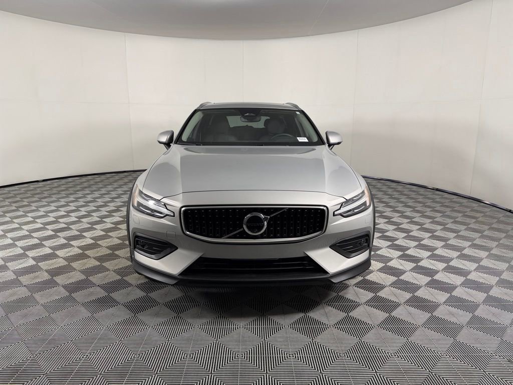 Used 2025 Volvo V60 B5 Cross Country Plus image 11