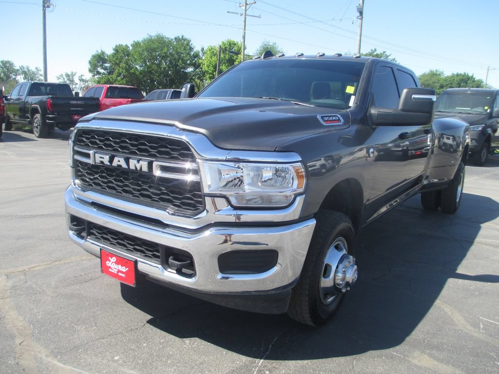 Used 2024 RAM 3500 Tradesman w/ Chrome Appearance Group AWD/4WD image 11