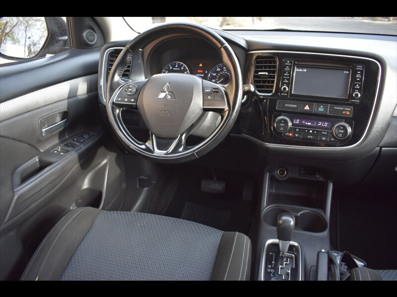 Used 2016 Mitsubishi Outlander SE FWD image 27