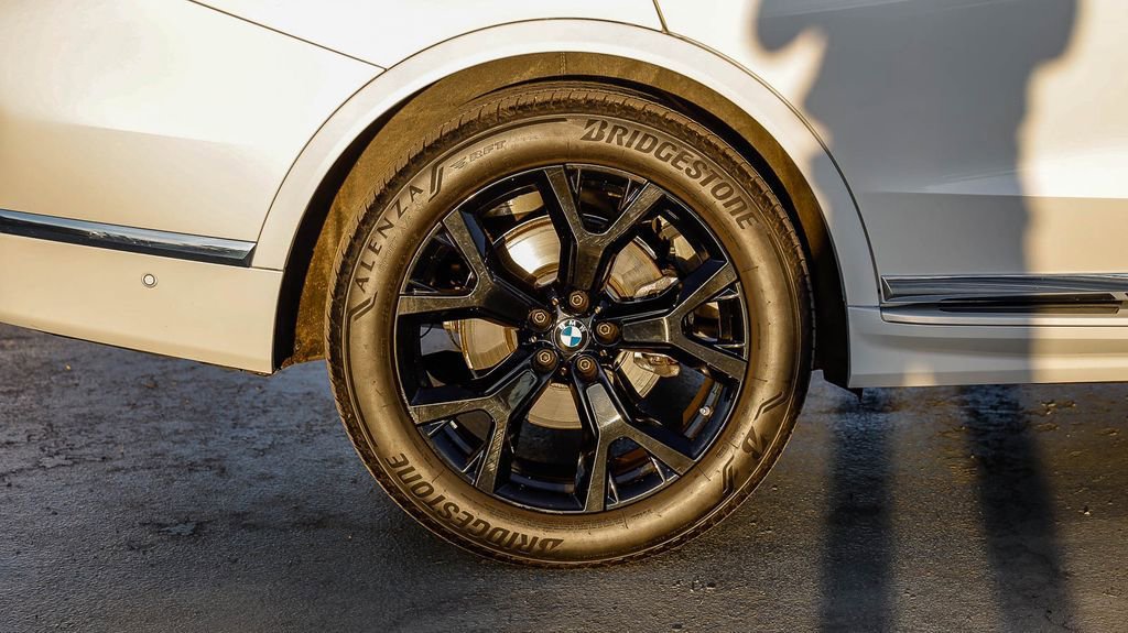 Used 2026 BMW X7 xDrive40i image 12