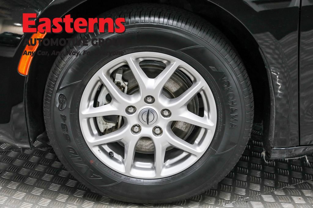 Used 2024 Chrysler Voyager LX image 31