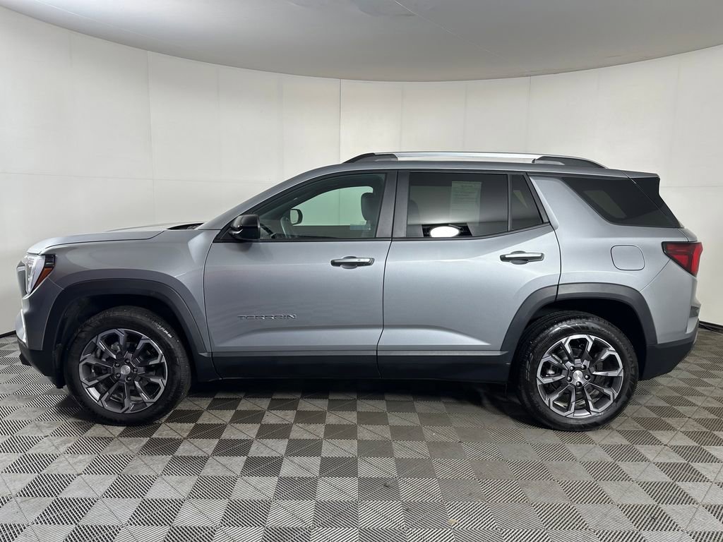 Used 2026 GMC Terrain Elevation w/ Elevation Premium Package image 2