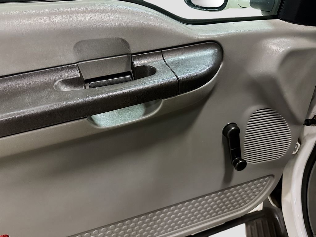 Used 2005 Ford F250 XL image 19