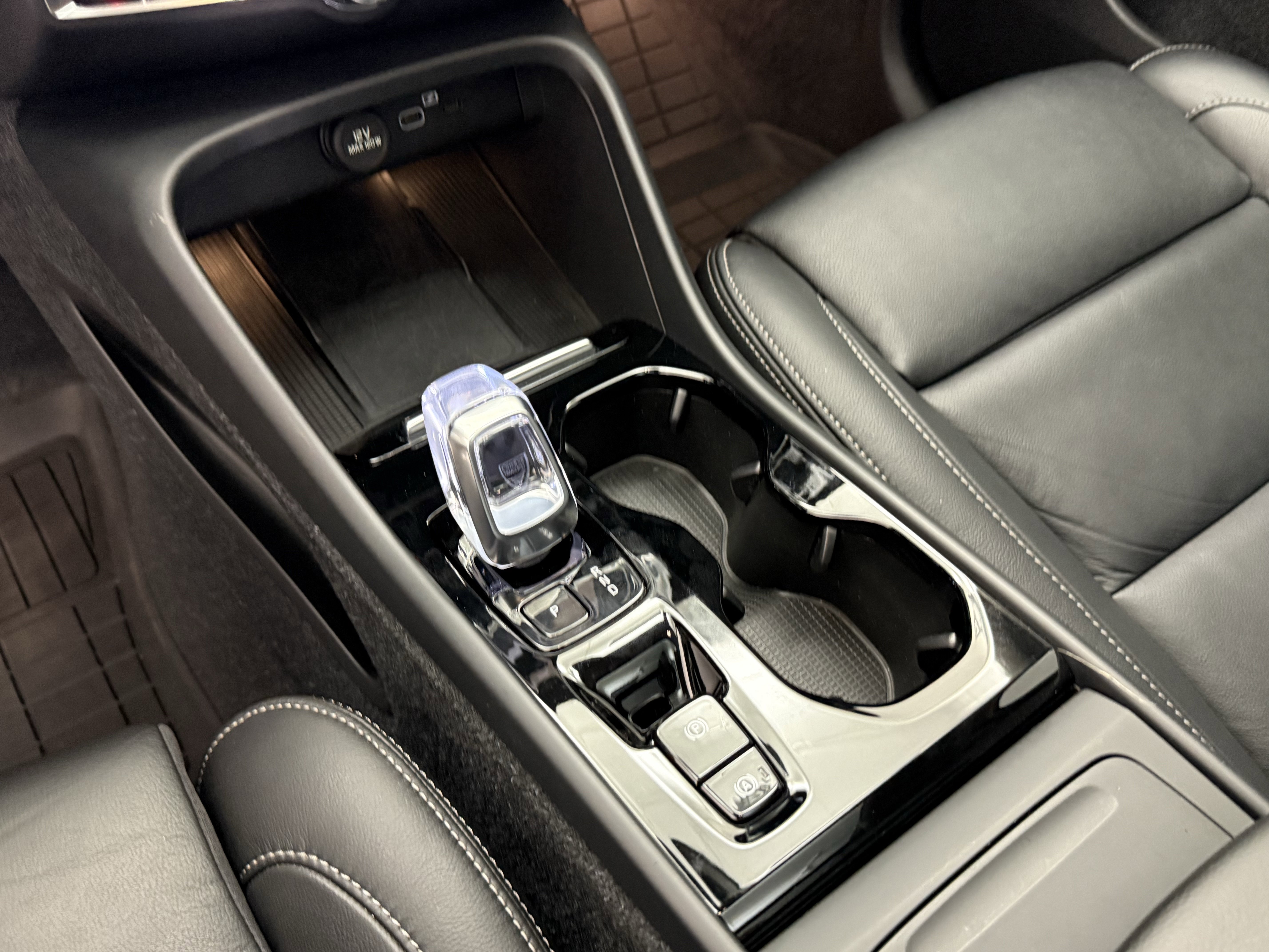 Certified 2023 Volvo XC40 B5 Plus w/ Driver Assist Package image 19