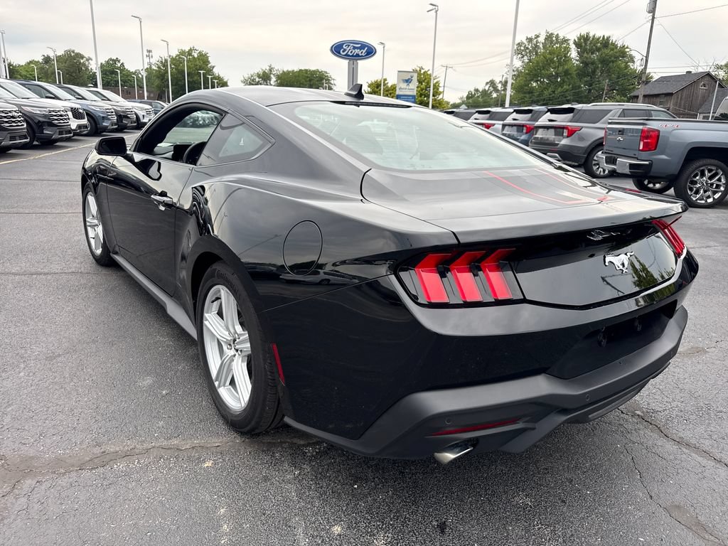 Used 2026 Ford Mustang Premium RWD image 9