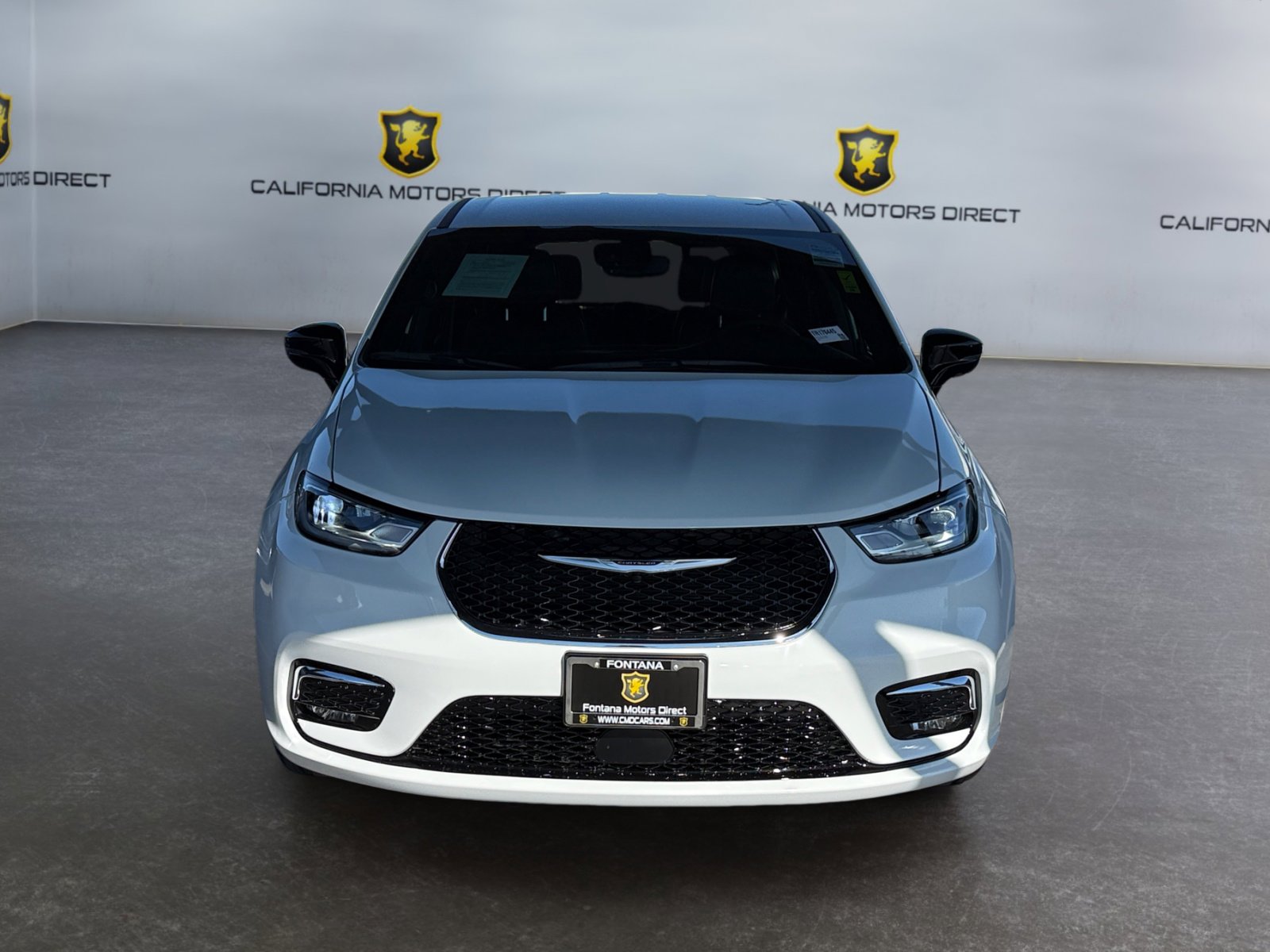 Used 2026 Chrysler Pacifica Select image 8