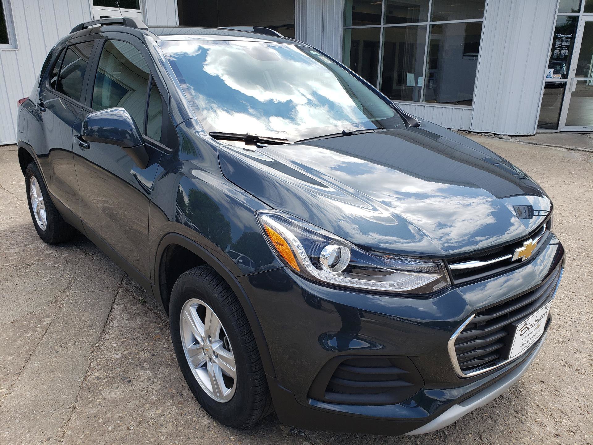 Used 2021 Chevrolet Trax LT w/ LT Convenience Package AWD/4WD image 6
