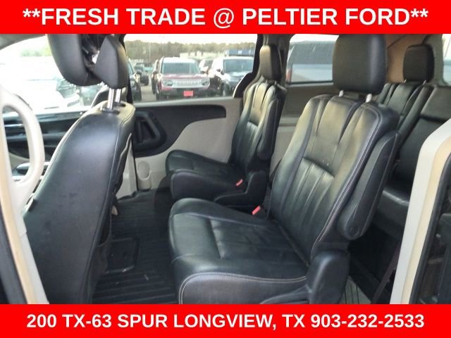 Used 2015 Chrysler Town & Country Touring image 7