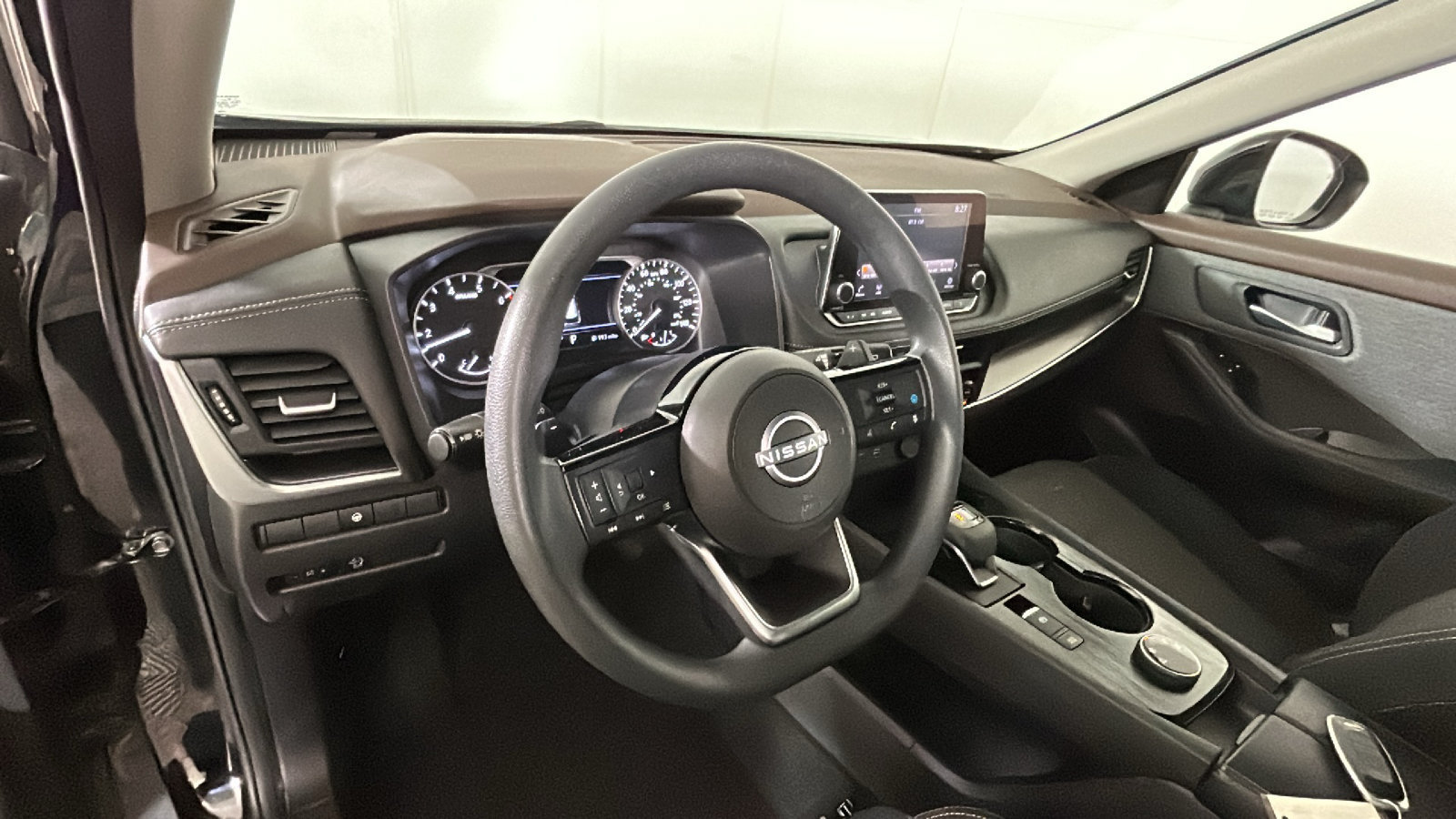 Used 2023 Nissan Rogue SV AWD/4WD image 16