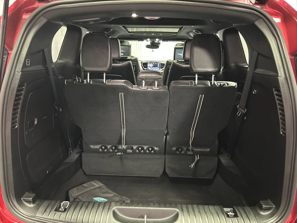 Used 2025 Chrysler Pacifica Premium FWD image 27