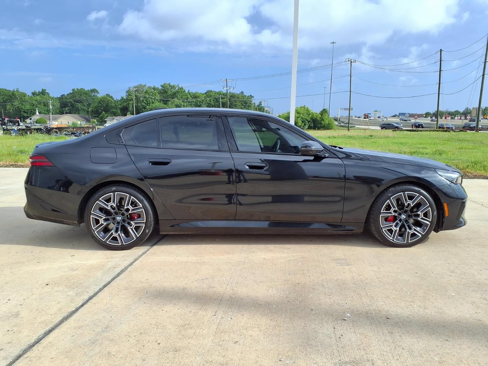Used 2026 BMW 550e xDrive w/ Executive Package AWD/4WD image 5