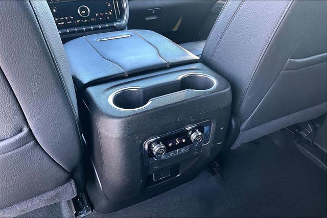 Used 2025 GMC Yukon XL Denali AWD/4WD image 23