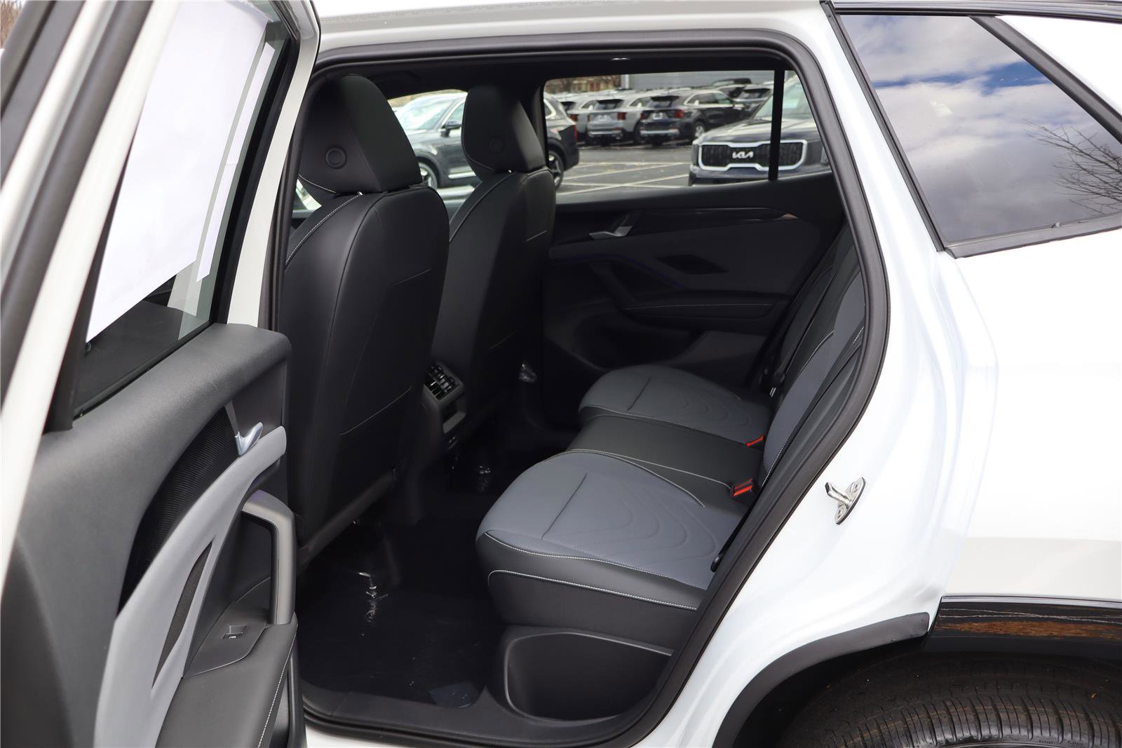 New 2026 Volkswagen Tiguan SE R-Line image 25