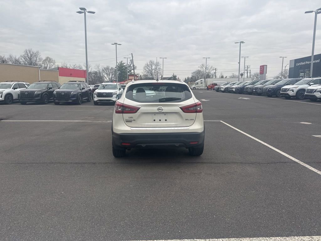 Used 2020 Nissan Rogue Sport SL w/ Premium Package image 3